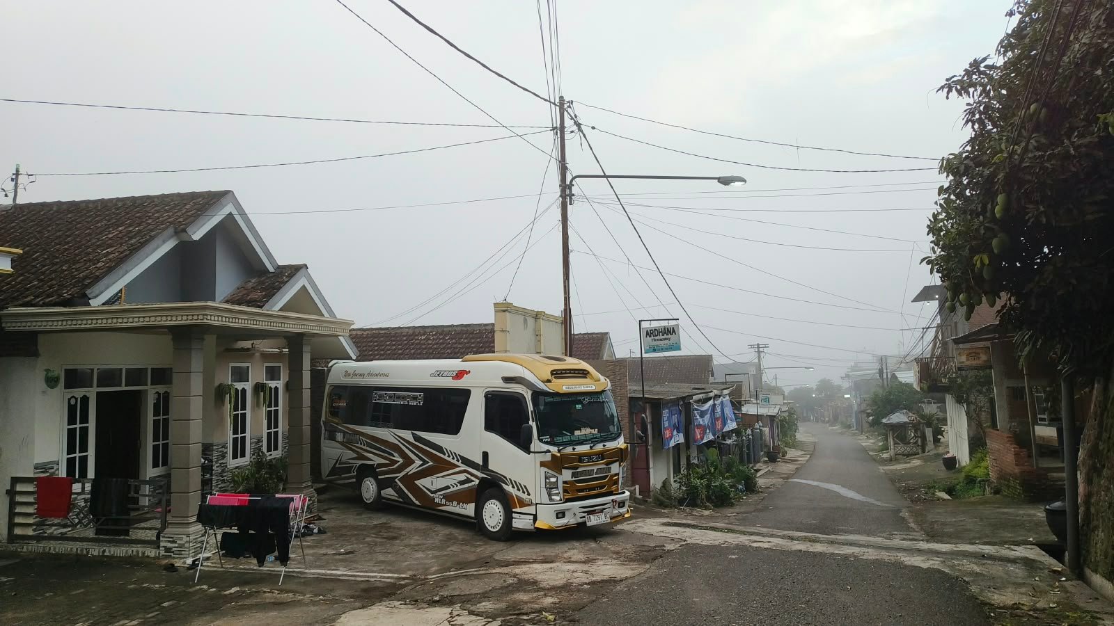 Sewa Hiace dan Elf