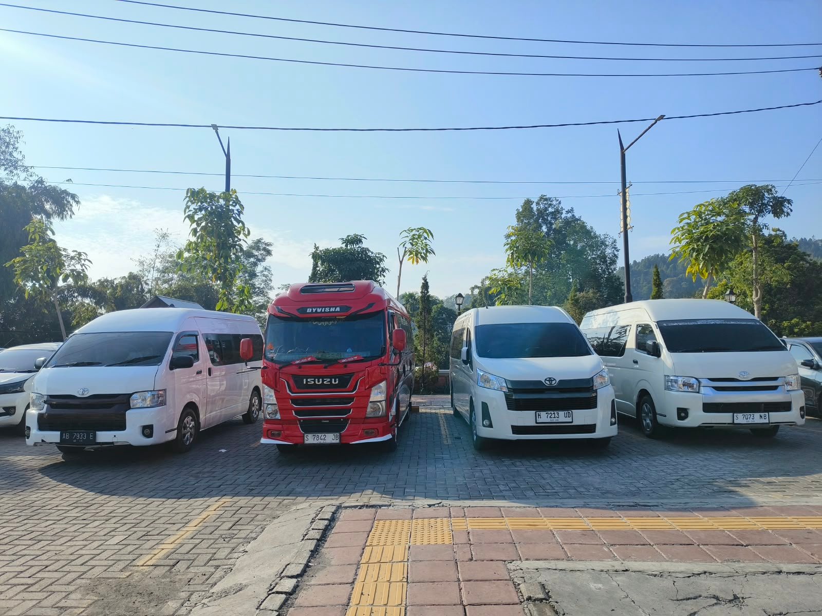 Toyota Hiace Commuter 15 Seat