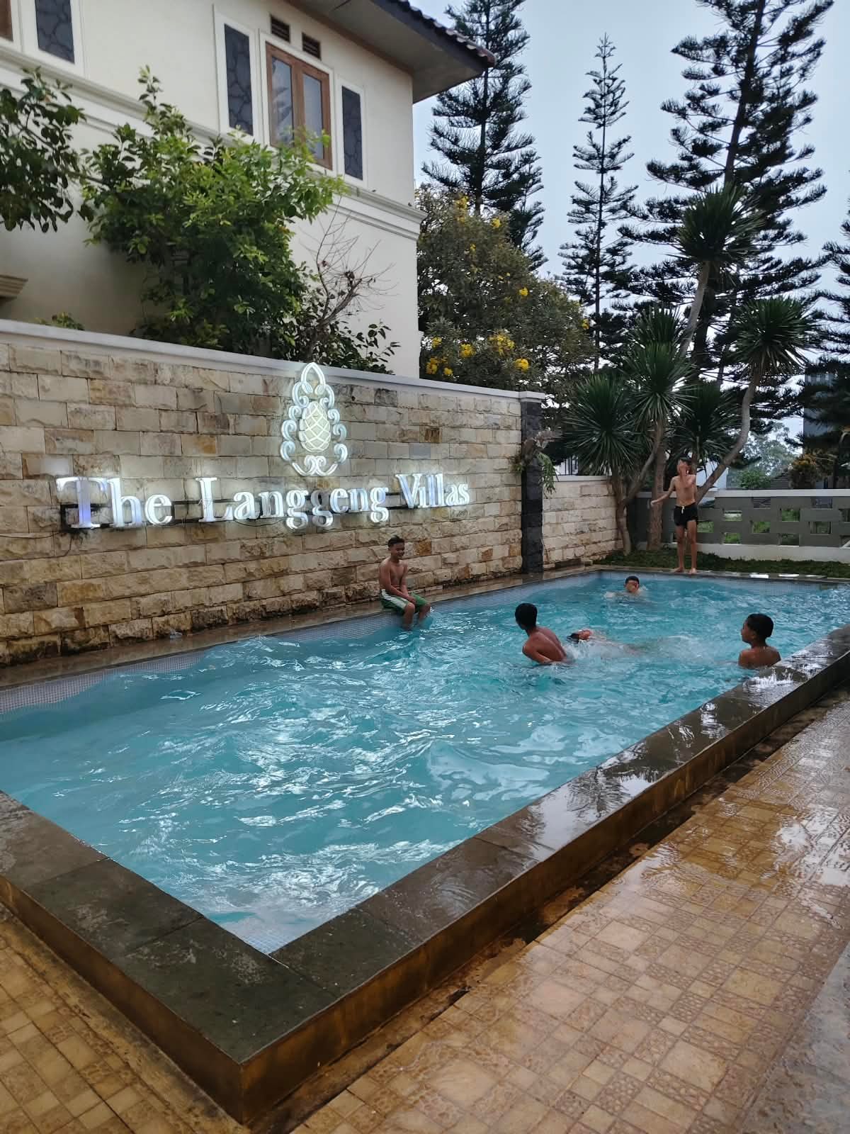 Villa Pinus Batu