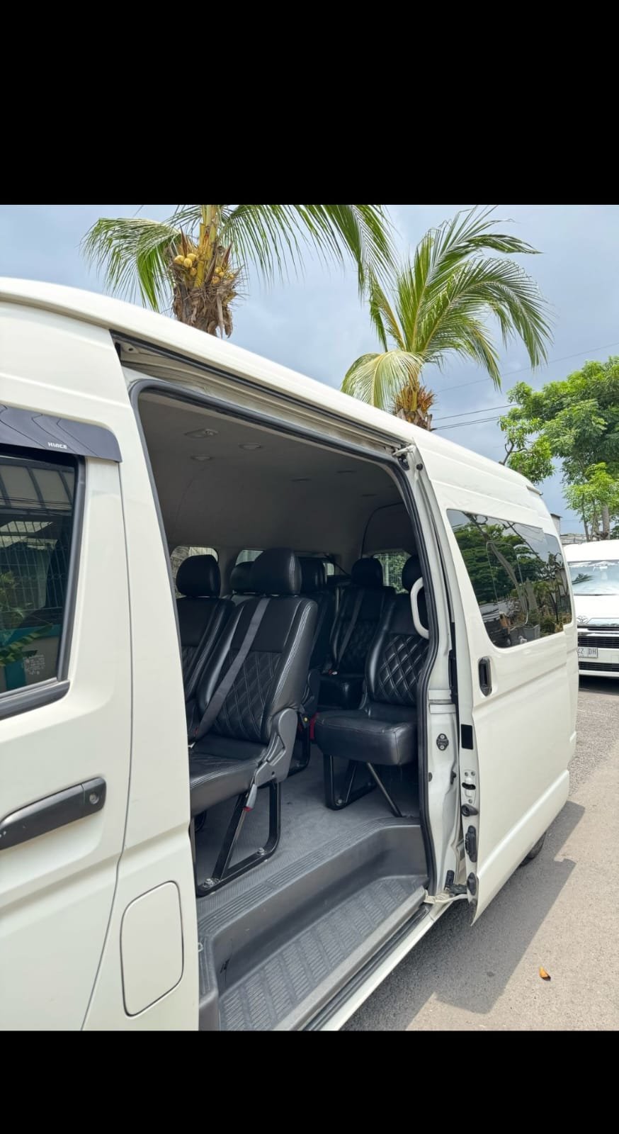 Toyota Hiace Premio Luxury